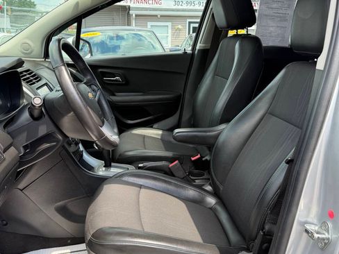 Used 2016 Chevrolet Trax LT w/ LT Sun and Sound Package AWD/4WD image 9