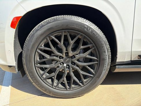 Used 2023 Cadillac Escalade Sport Platinum AWD/4WD image 11