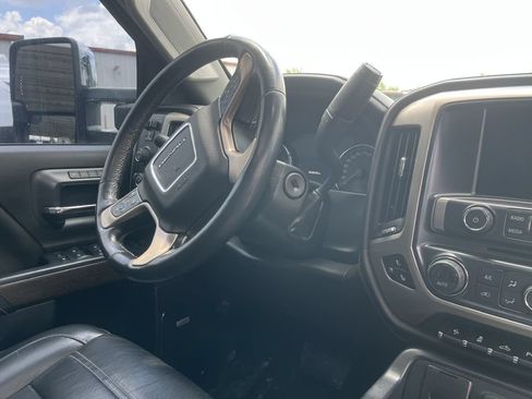 Used 2019 GMC Sierra 2500 Denali w/ Duramax Plus Package AWD/4WD image 20