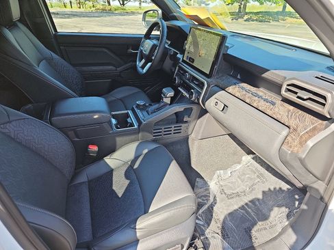 Used 2024 Toyota Tacoma Limited AWD/4WD image 10