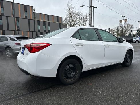 Used 2019 Toyota Corolla LE image 6
