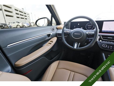 Used 2025 Hyundai Sonata Limited FWD image 9