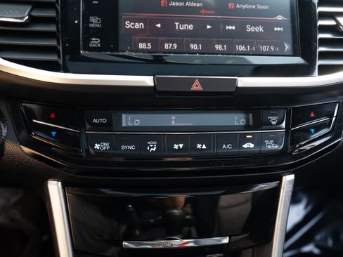 Used 2017 Honda Accord EX image 29