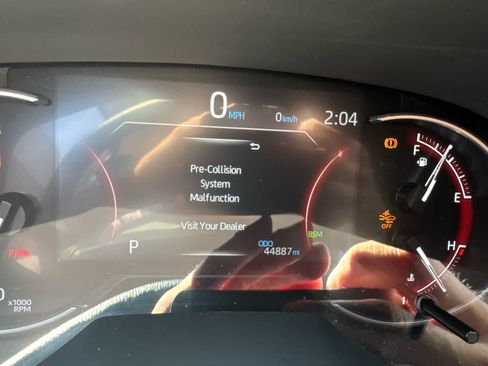 Used 2025 Toyota RAV4 XLE AWD/4WD image 8