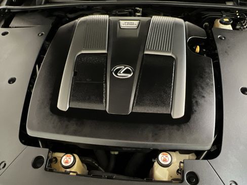 Used 2018 Lexus LS 500 w/ Accessory Package (Z2) image 26