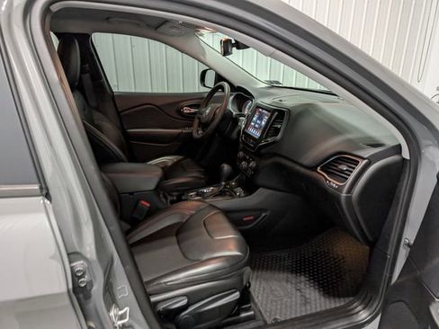 Used 2022 Jeep Cherokee Trailhawk w/ Comfort/Convenience Group AWD/4WD image 28