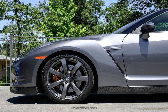 Used 2011 Nissan GT-R Premium AWD/4WD image 4
