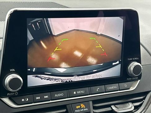 Used 2025 Nissan Altima 2.5 SV FWD image 31