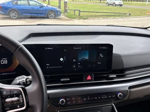 Used 2026 Kia Carnival FWD image 21