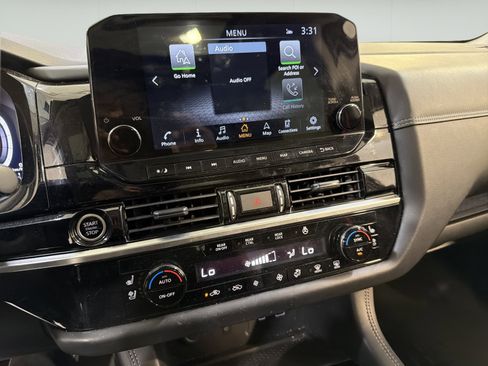 Used 2022 Nissan Pathfinder Platinum w/ Cargo Package FWD image 18