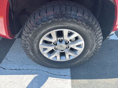 Used 2017 Toyota Tacoma SR5 w/ Tow Package AWD/4WD image 14