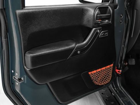 Used 2017 Jeep Wrangler Unlimited Rubicon image 38