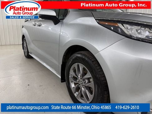 Used 2023 Toyota Sienna XLE AWD/4WD image 53