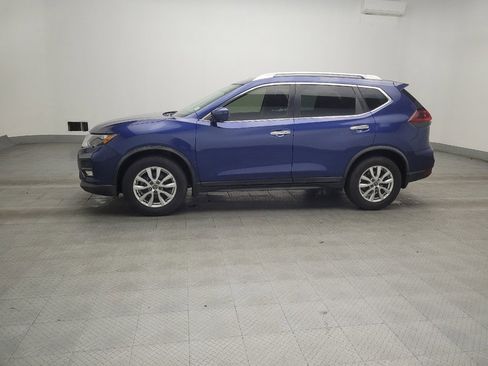 Used 2018 Nissan Rogue SV w/ Premium Package FWD image 2