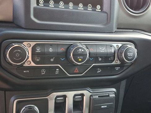 Used 2020 Jeep Wrangler Sport AWD/4WD image 15