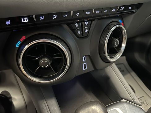 Used 2020 Chevrolet Blazer LT FWD image 15