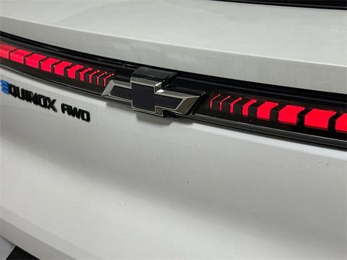 New 2025 Chevrolet Equinox EV RS image 18