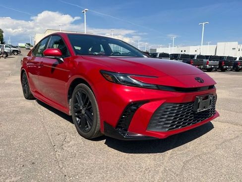 Used 2025 Toyota Camry SE w/ Convenience Package FWD image 7