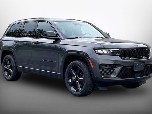 Used 2023 Jeep Grand Cherokee Altitude AWD/4WD image 1
