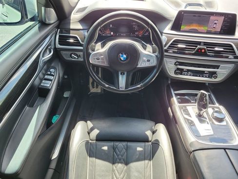 Used 2022 BMW 750i xDrive AWD/4WD image 21