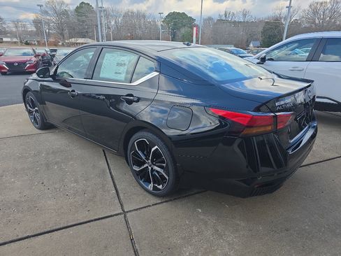 Used 2025 Nissan Altima 2.5 SR image 5