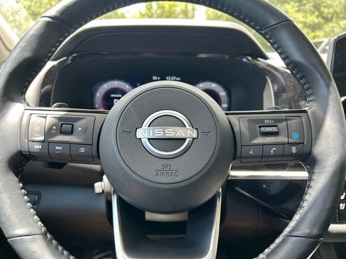 Used 2025 Nissan Pathfinder Platinum FWD image 23