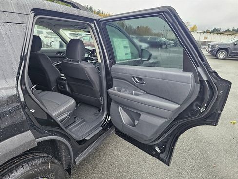 New 2025 Nissan Pathfinder SV image 25