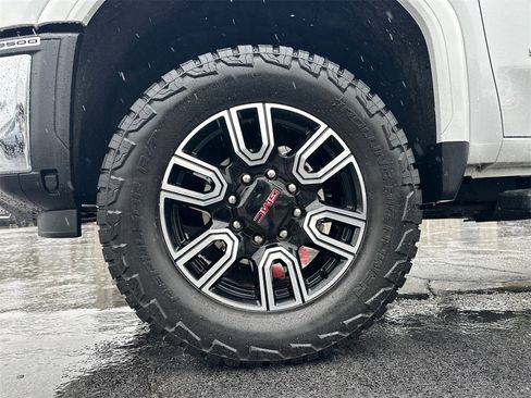 Used 2024 GMC Sierra 2500 SLT w/ SLT Premium Package image 12