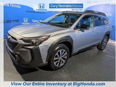 Used 2025 Subaru Outback Premium AWD/4WD image 10