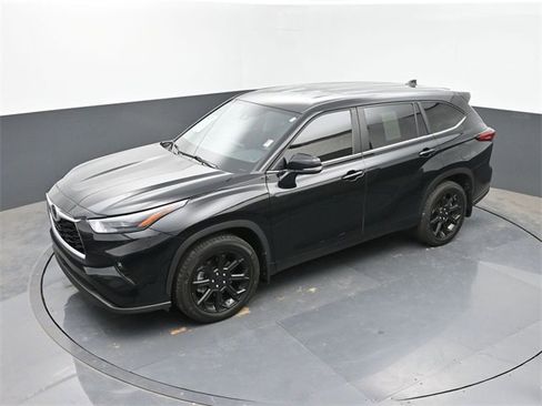 Used 2023 Toyota Highlander LE image 34