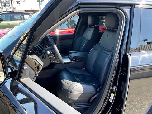 Used 2024 Land Rover Range Rover Sport Dynamic SE image 8