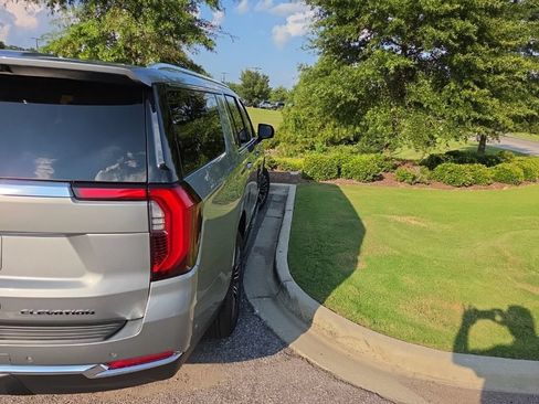 Used 2025 GMC Yukon XL Elevation w/ LPO, Floor Liner Package AWD/4WD image 8