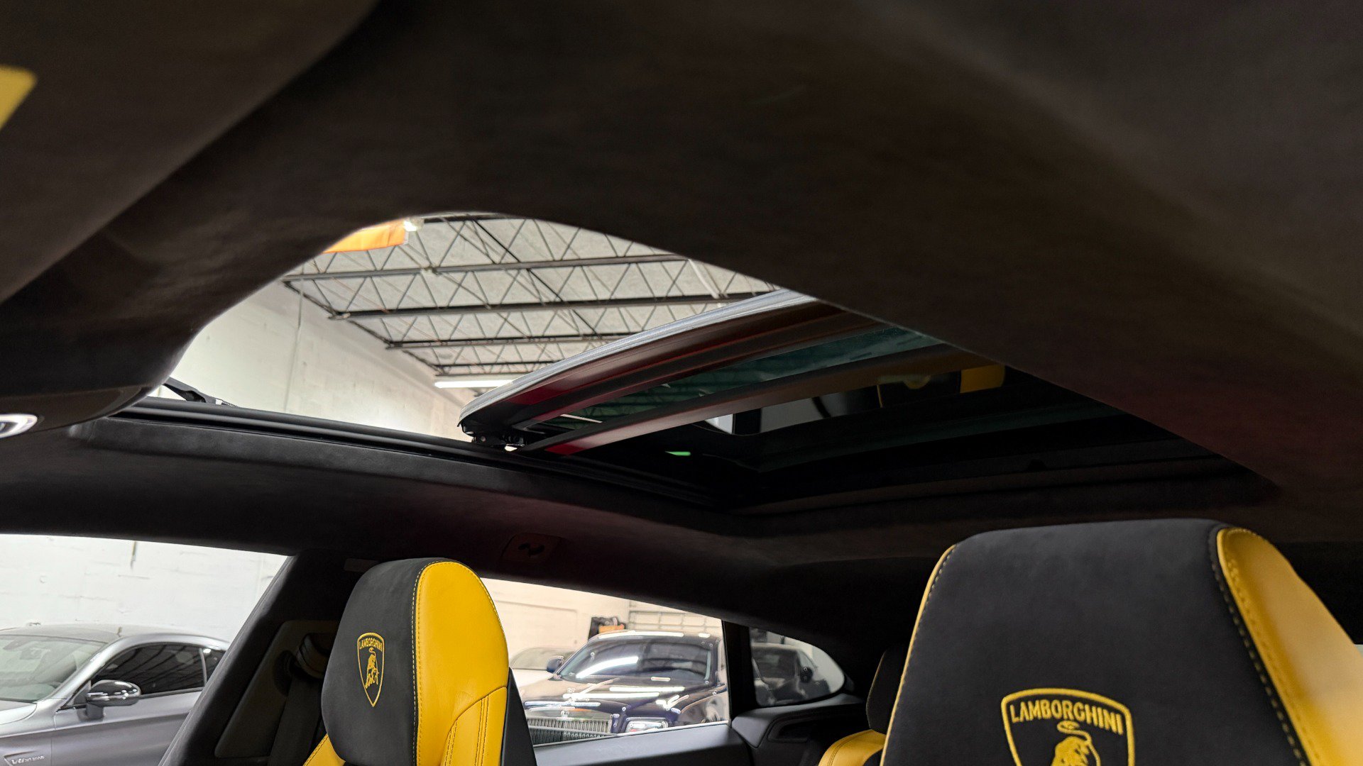 Used 2022 Lamborghini Urus AWD/4WD image 83