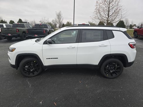 New 2026 Jeep Compass Latitude image 13