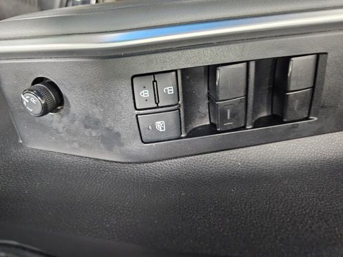 Used 2022 Toyota Highlander XLE AWD/4WD image 31