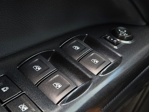 Used 2022 Chevrolet Colorado Z71 w/ Z71 Midnight Edition image 16