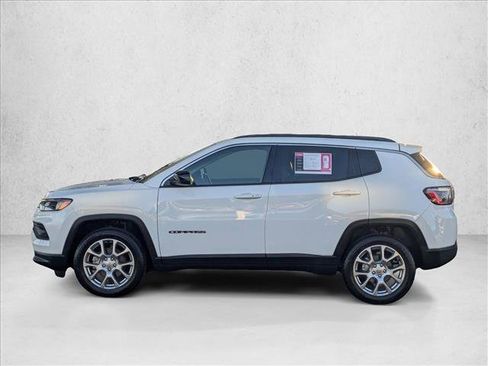 Used 2022 Jeep Compass Latitude w/ Sun and Sound Group image 9