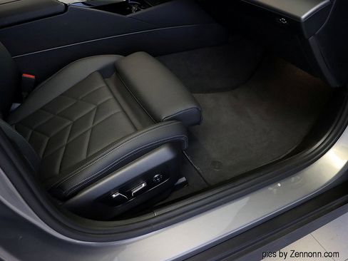 Certified 2024 BMW 530i xDrive w/ Premium Package image 38