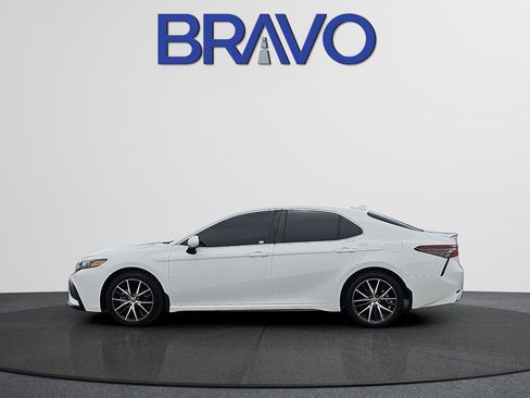 Used 2023 Toyota Camry SE FWD image 6
