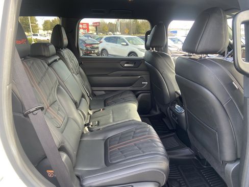 Certified 2025 Nissan Armada PRO-4X image 18