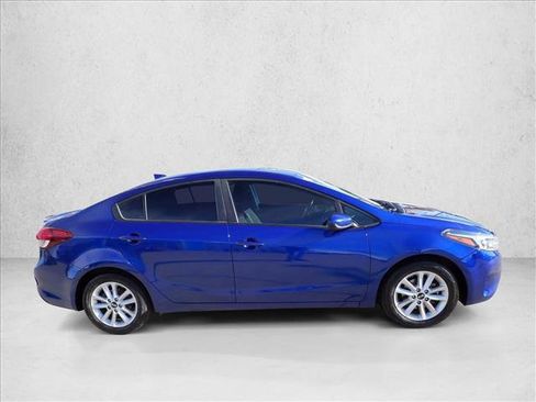 Used 2017 Kia Forte S image 5