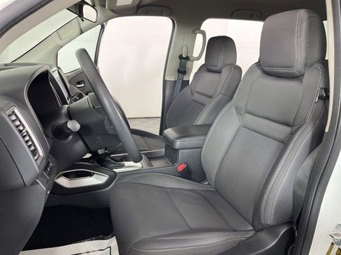 Used 2024 Nissan Frontier SV image 14