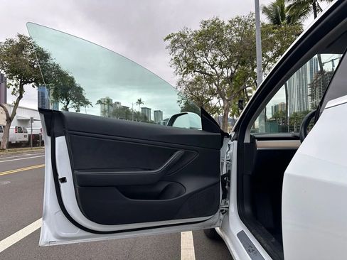 Used 2018 Tesla Model 3 Mid Range image 13