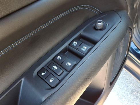 New 2026 Jeep Compass Latitude AWD/4WD image 18