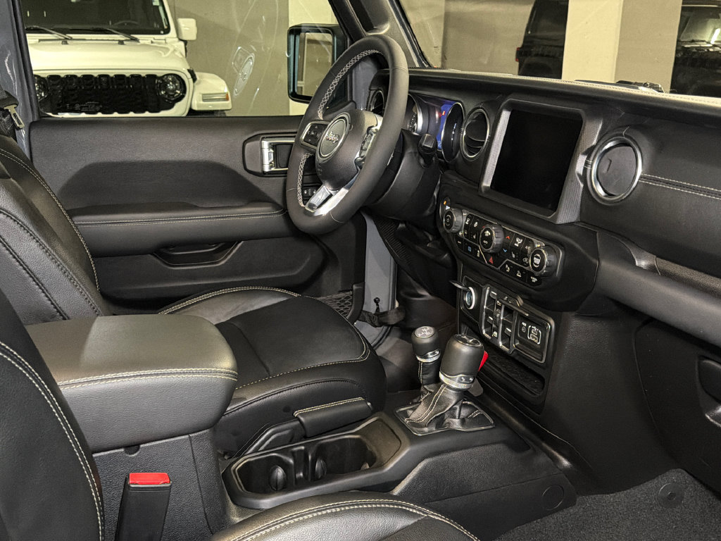 Used 2023 Jeep Wrangler Unlimited Sahara w/ Cold Weather Group AWD/4WD image 12