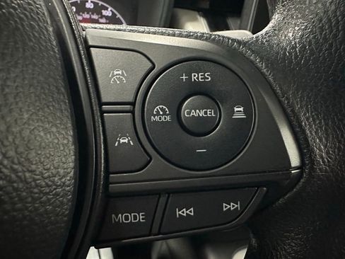Used 2025 Toyota Corolla LE image 20