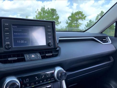 Used 2019 Toyota RAV4 XLE Premium FWD image 35