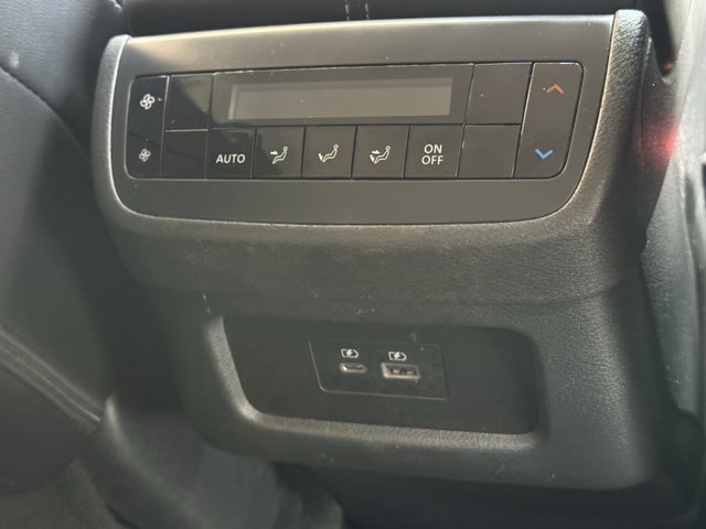 Used 2023 Nissan Pathfinder SL AWD/4WD image 23