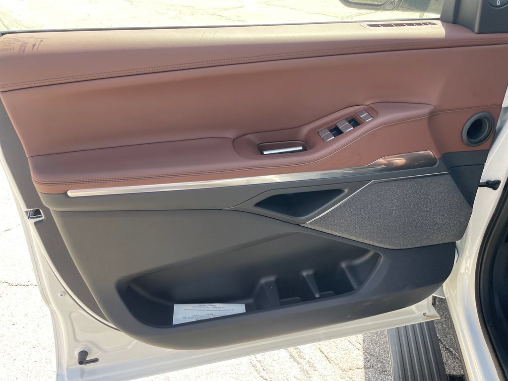 New 2027 Lincoln Navigator Reserve AWD/4WD image 10