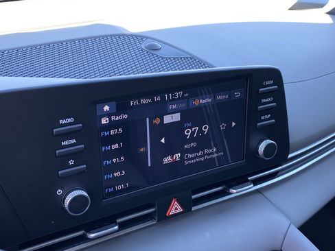 Certified 2025 Hyundai Elantra Sport image 21